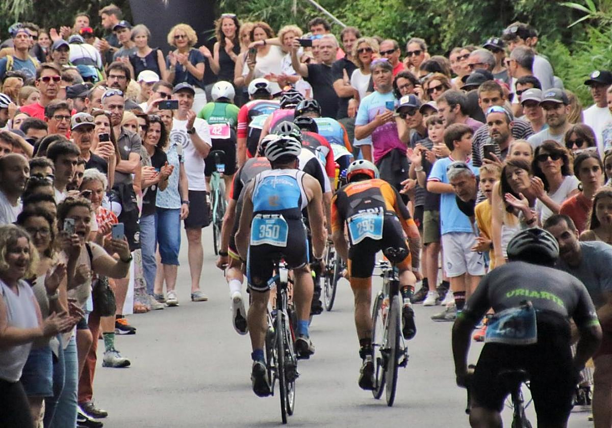 El muro de San Blas donde se comunica a los triatletas que acaban de entrar en el infierno pero se encuentran con un cielo de ánimos.