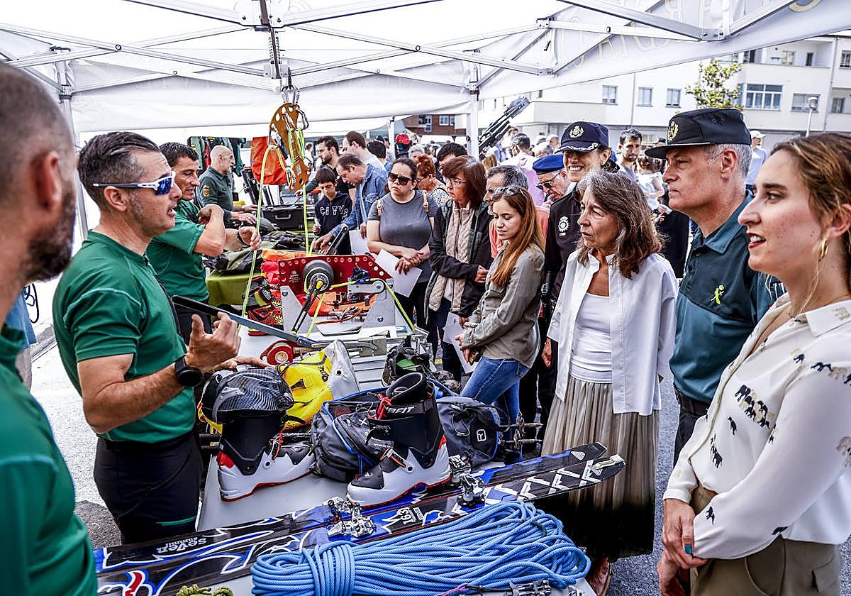 El general Mingorance, la delegada del Gobierno, Marisol Garmendia, y la jefa territorial de la Policía Nacional.