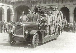 Brigada de Bomberos en la plaza de la Constitución.