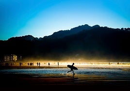 Atardecer sobre la playa de Zarautz.