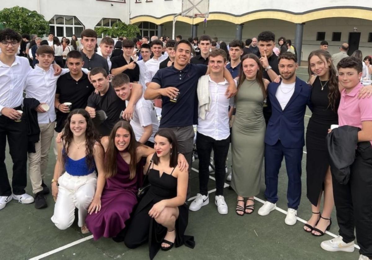 Jóvenes que han vivido su fiesta de graduación en Salesiarrak.