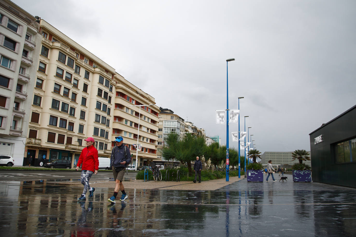 Miércoles lluvioso antes de un jueves veraniego en Donostia