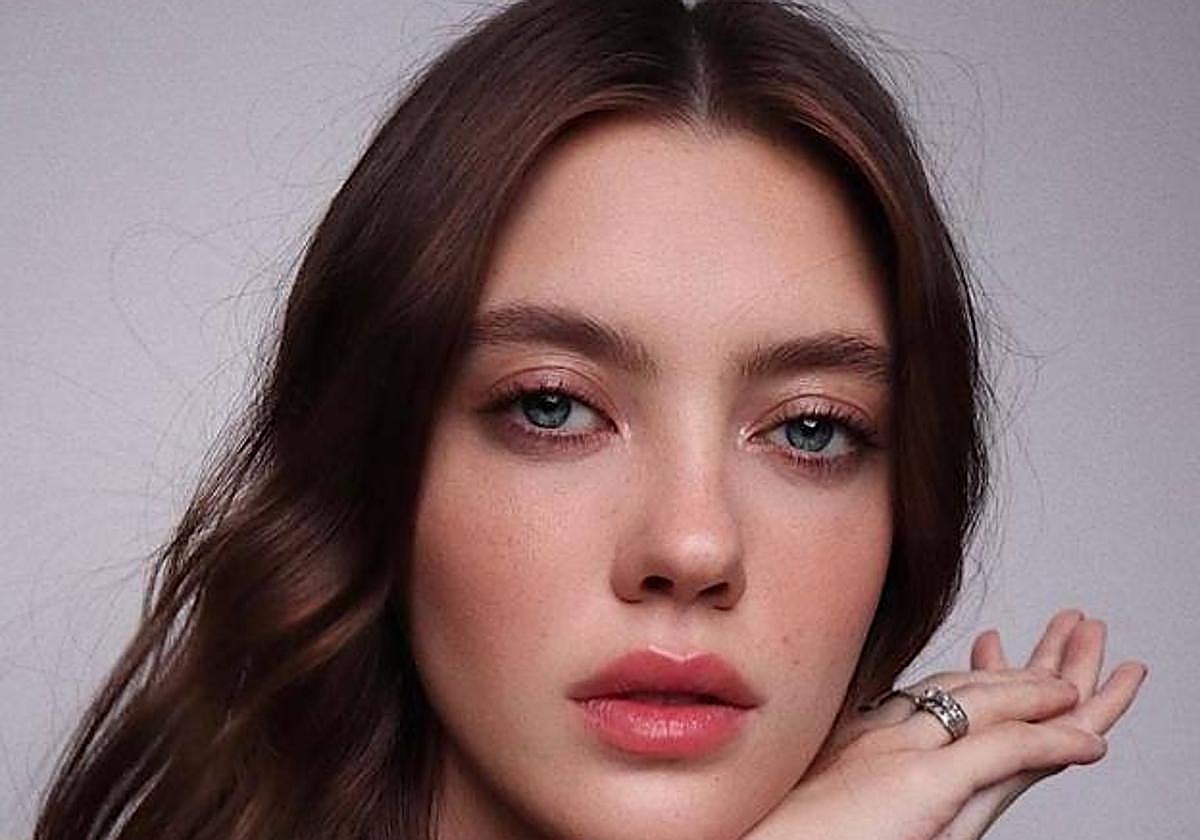 Maquillaje ligero y resistente al calor del verano.