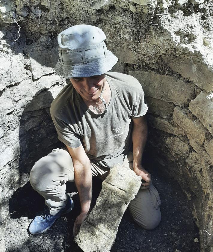 Imagen secundaria 2 - Hallan un altar romano del siglo I dedicado a la deidad vascona Larrahe