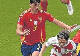 Le Normand, ante Modric en el partido del sábado.