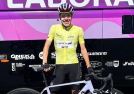 Usoa Ostolaza con el mallot amarillo del Tour de los Pirineos.