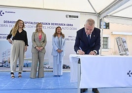 Iñigo Urkullu, este miércoles en Arrasate en la colocación de la primera piedra del nuevo hospital de Alto Deba