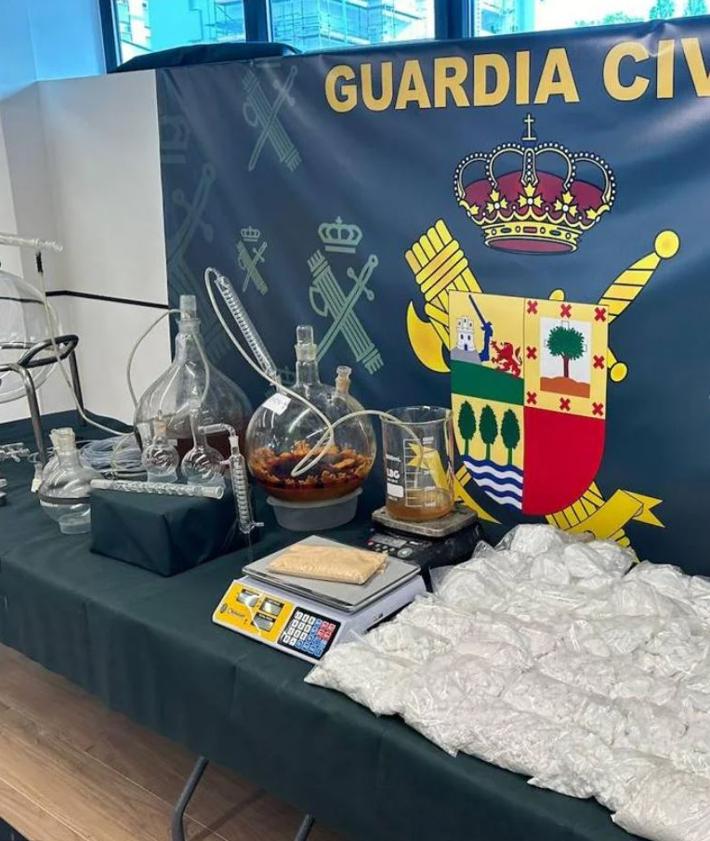 Imagen secundaria 2 - Desmantelan desde Euskadi el laboratorio que abastecía a &#039;raves&#039; de todo España