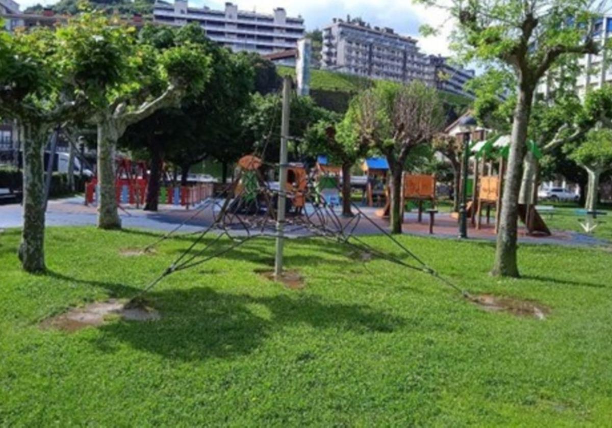 Vista del parque infantil de la Alameda, que está siendo reformado.