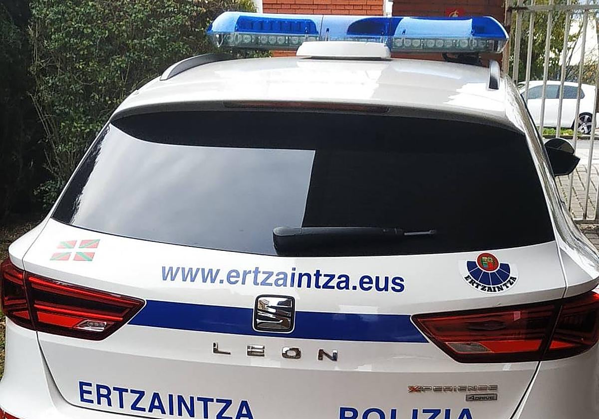 Coche de la Ertzaintza.