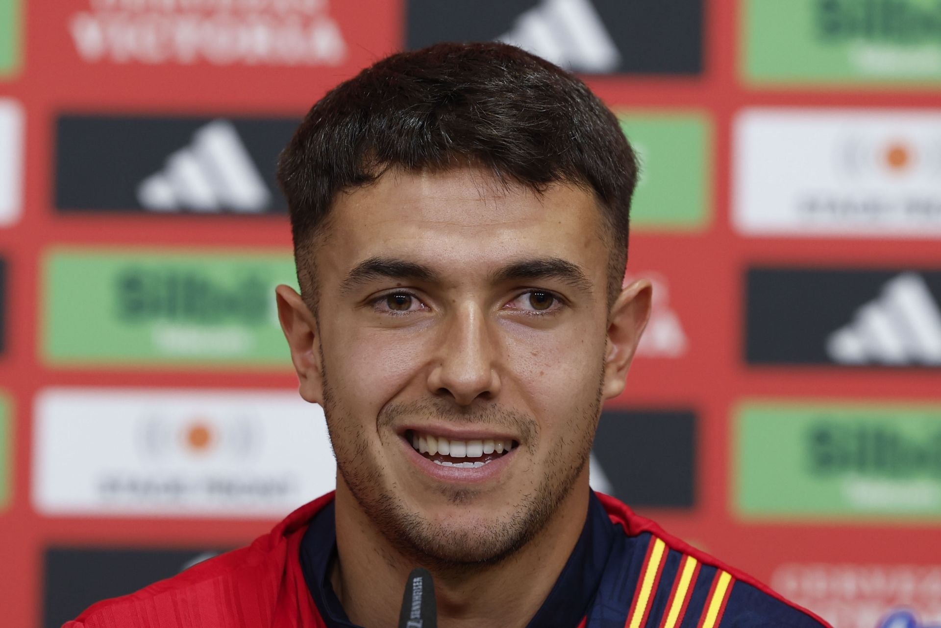 Martin Zubimendi durante una rueda de prensa con la selección española