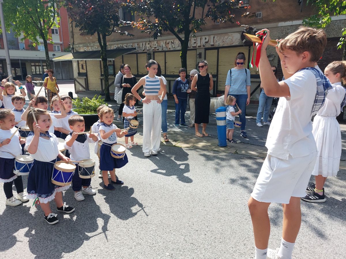 Tamborrada infantil y picoteo para celebrar San Juan