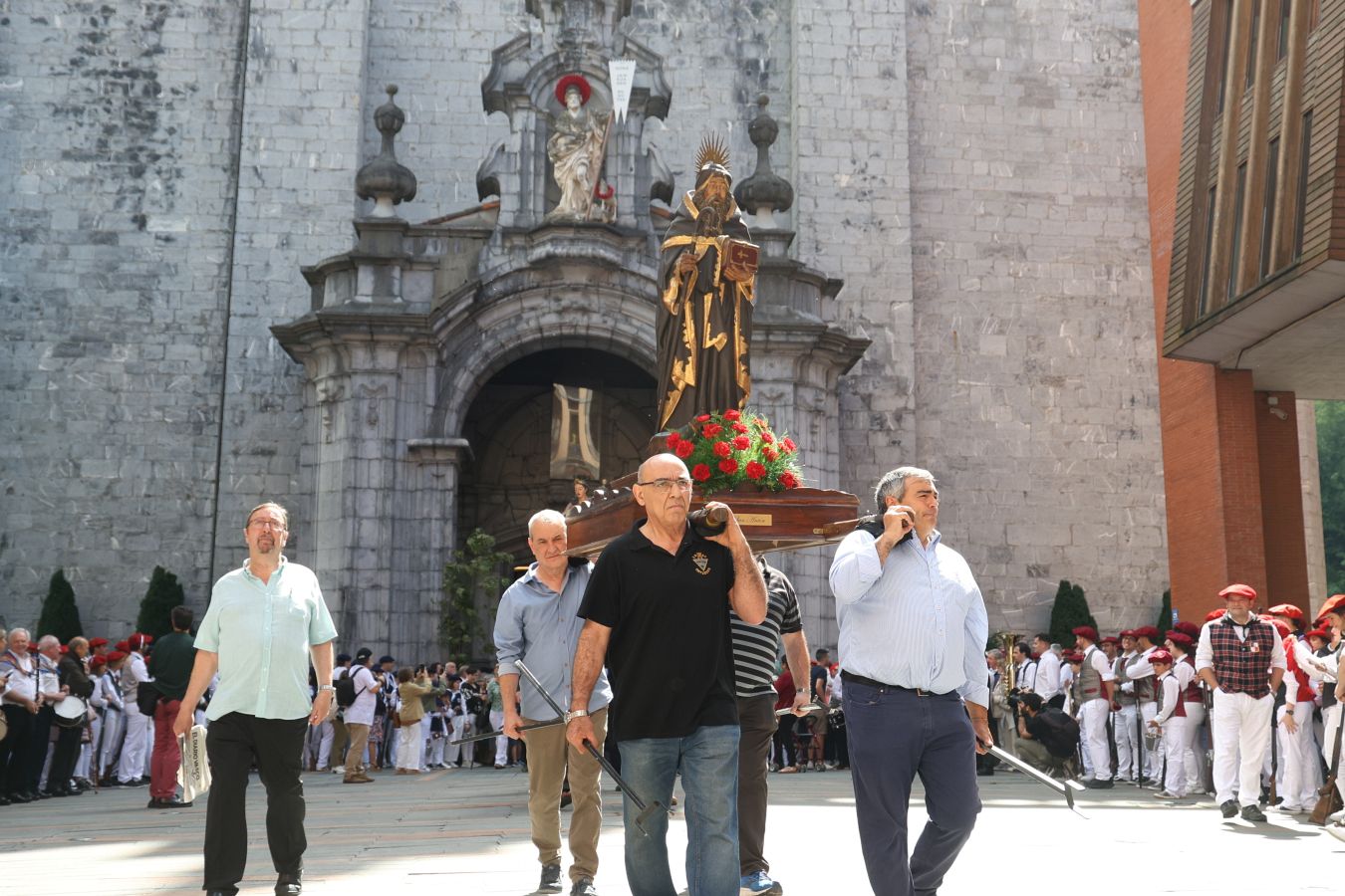 San Juan llega bajo el sol