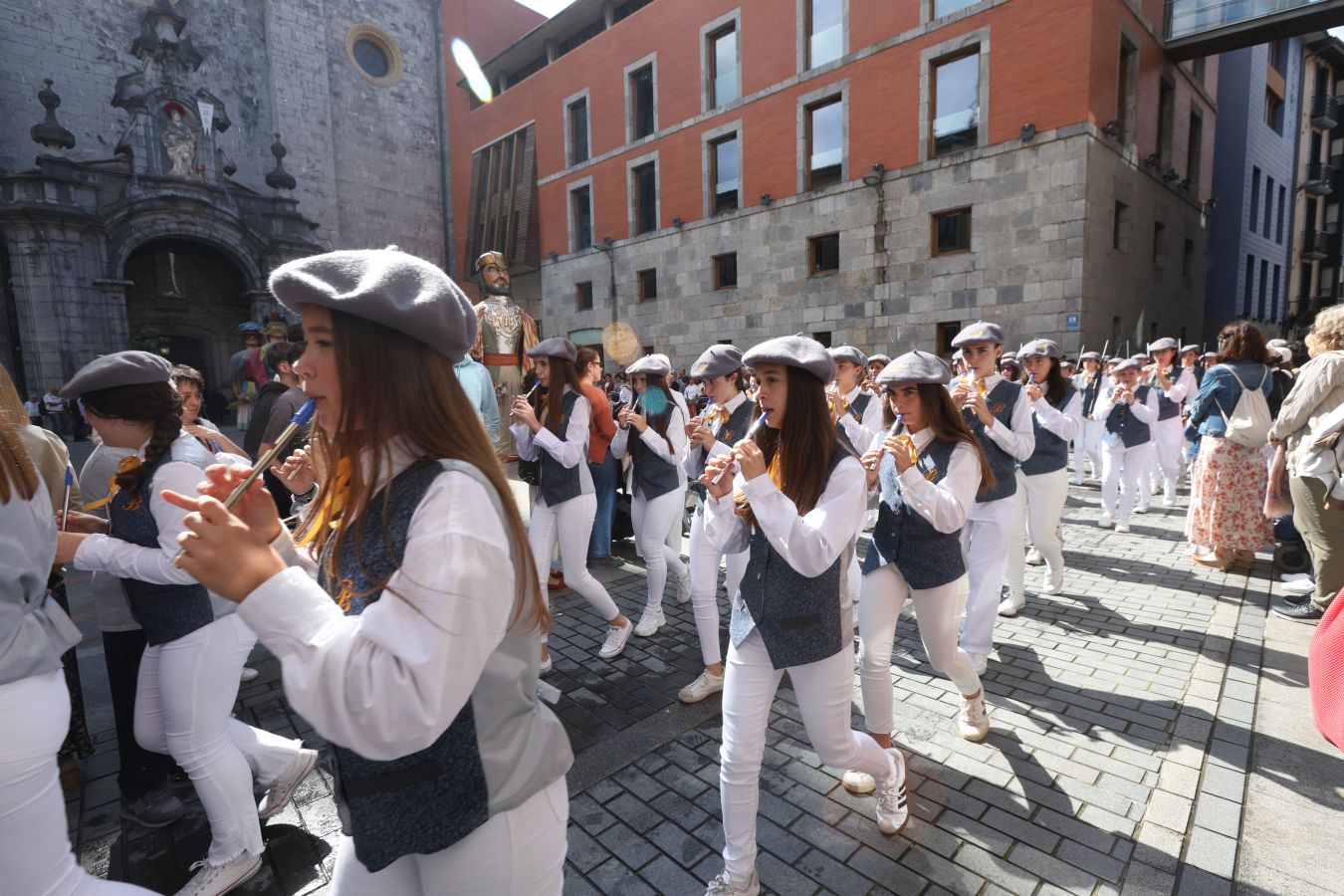 San Juan llega bajo el sol