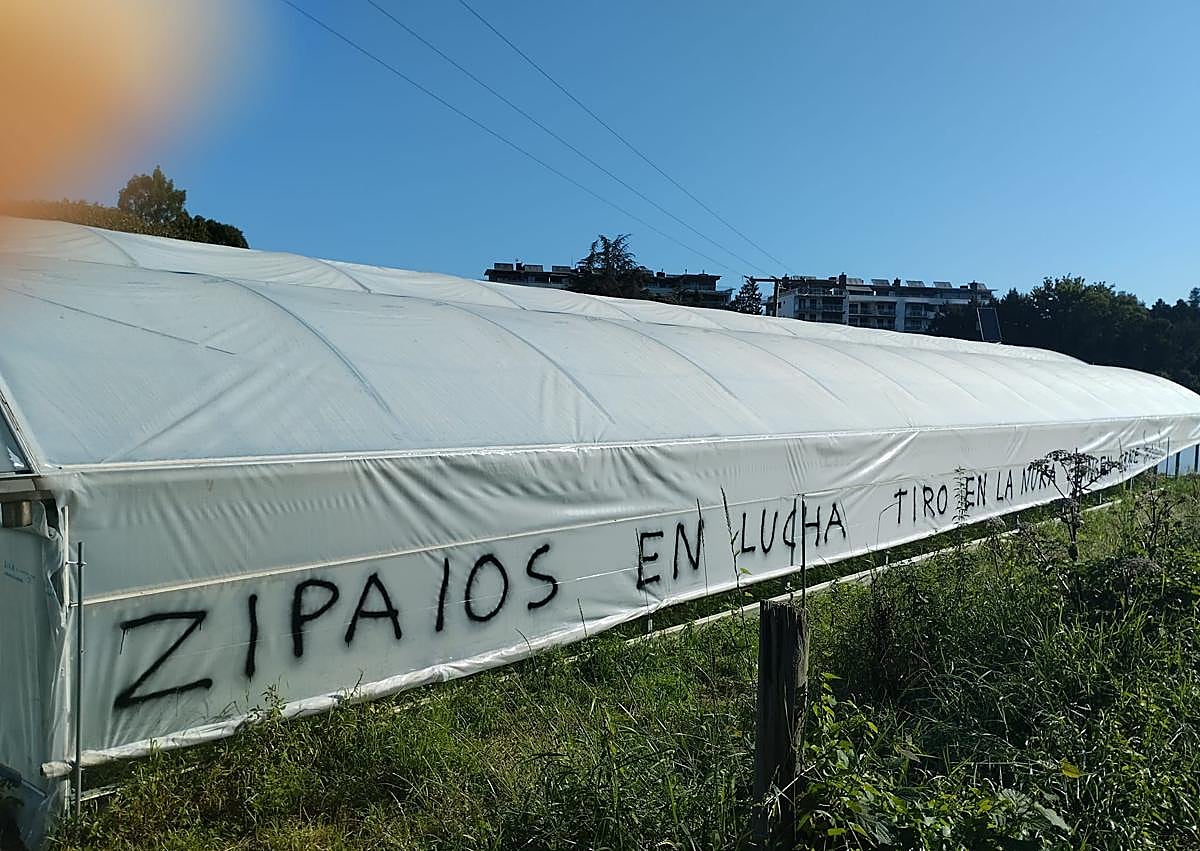 Imagen secundaria 1 - Pintadas contra Bingen Zupiria. 