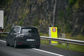 Radar de 120 kilómetros por hora en la autopista AP-8 en Mendaro, en sentido Bilbao.