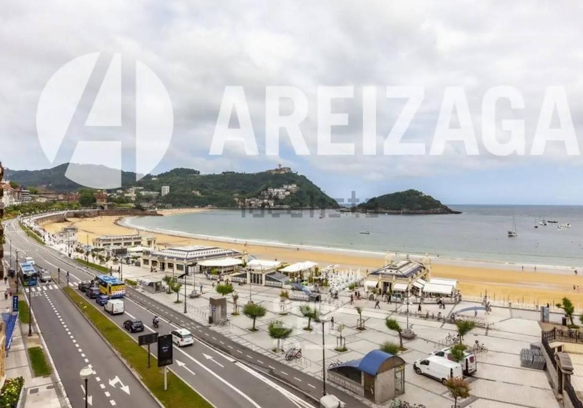 Vistas de la bahía de La Concha de San Sebastián de las que presume el piso a la venta.