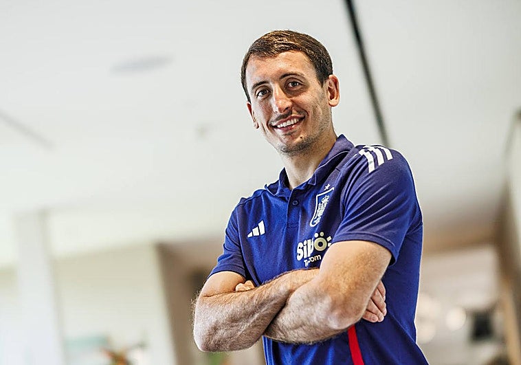 Mikel Oyarzabal posa en la concentración de la selección en Aasen