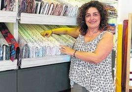 Pili Jiménez, en su tienda Muchas Telas, vivirá este viernes unas fiestas de Kaletxiki «muy especiales».