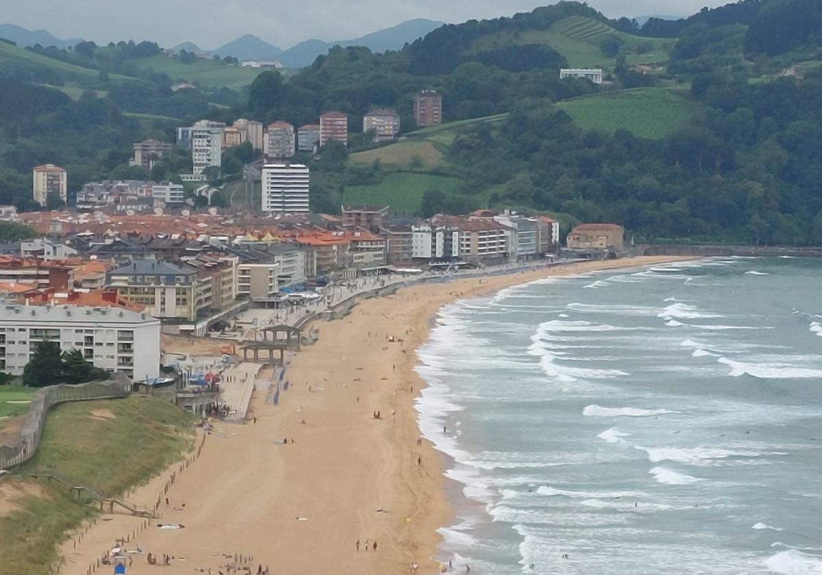 Nuestra playa, con todos sus servicios y entorno, es un destino de lo más apetecible.