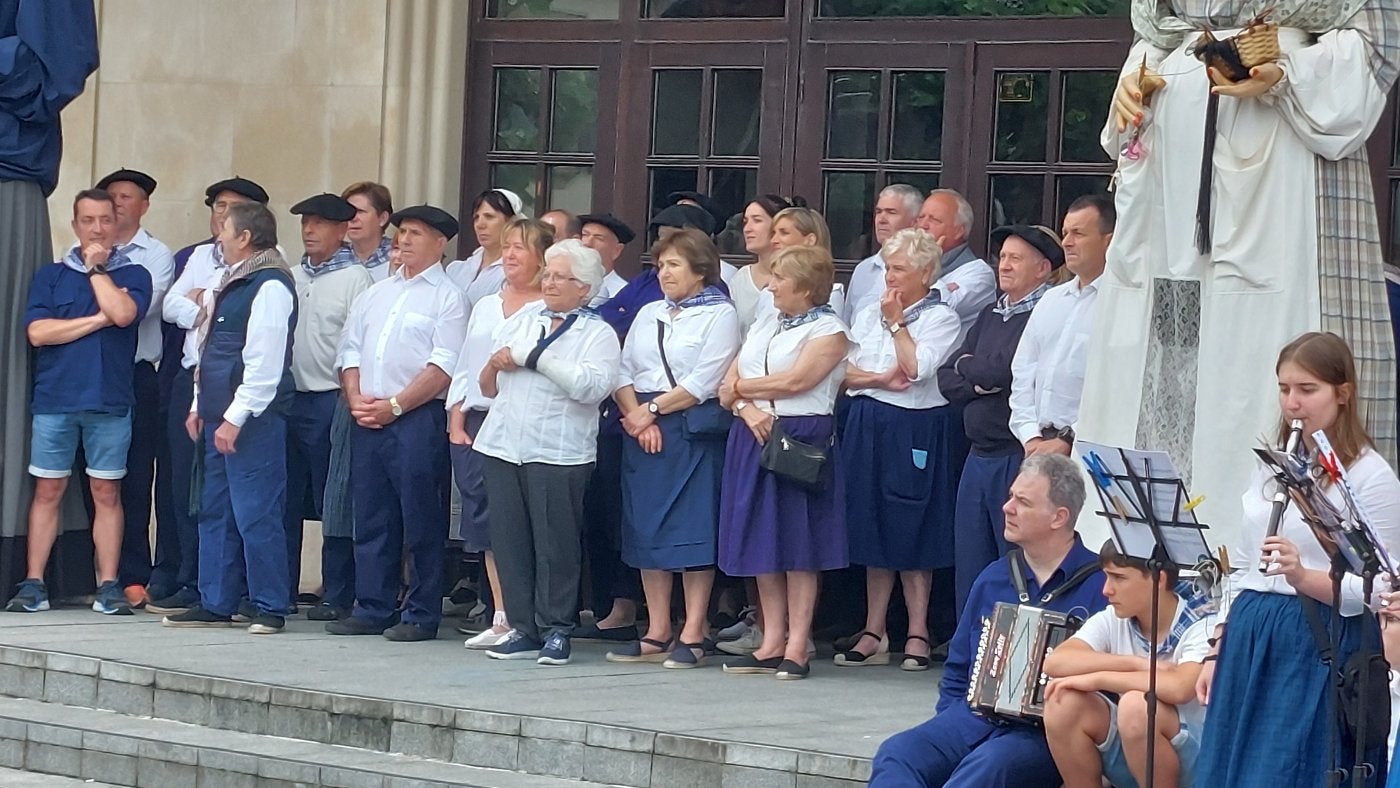 Giro berezia Orion, arrantzale eta saregileak omenduz, gehienak ia jubilatuta.