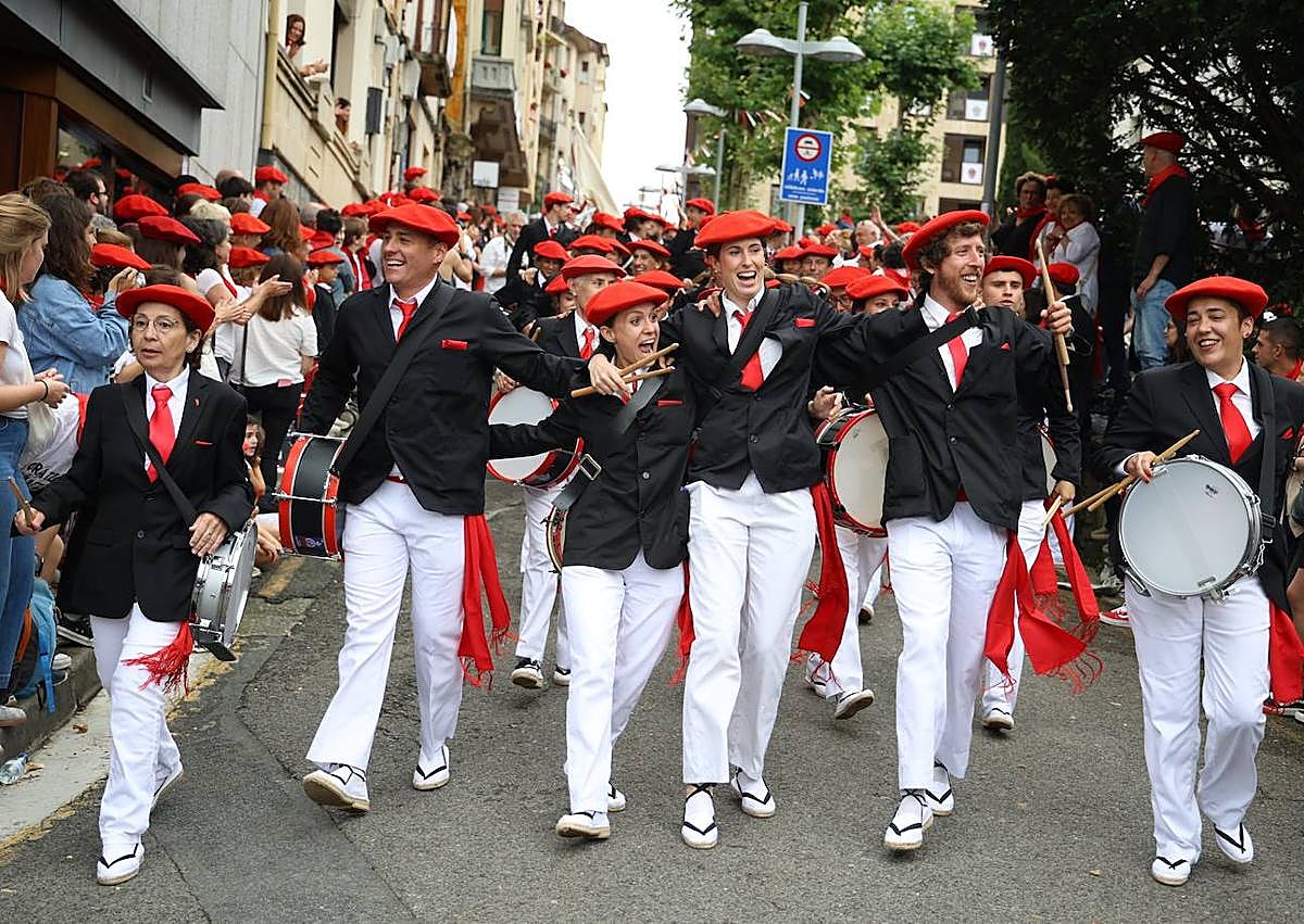 Imagen secundaria 1 - Una gran fiesta por encima de todo