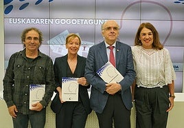 Jon Sarasua, Eider Mendoza, Andres Urrutia eta Nuria Agirre.