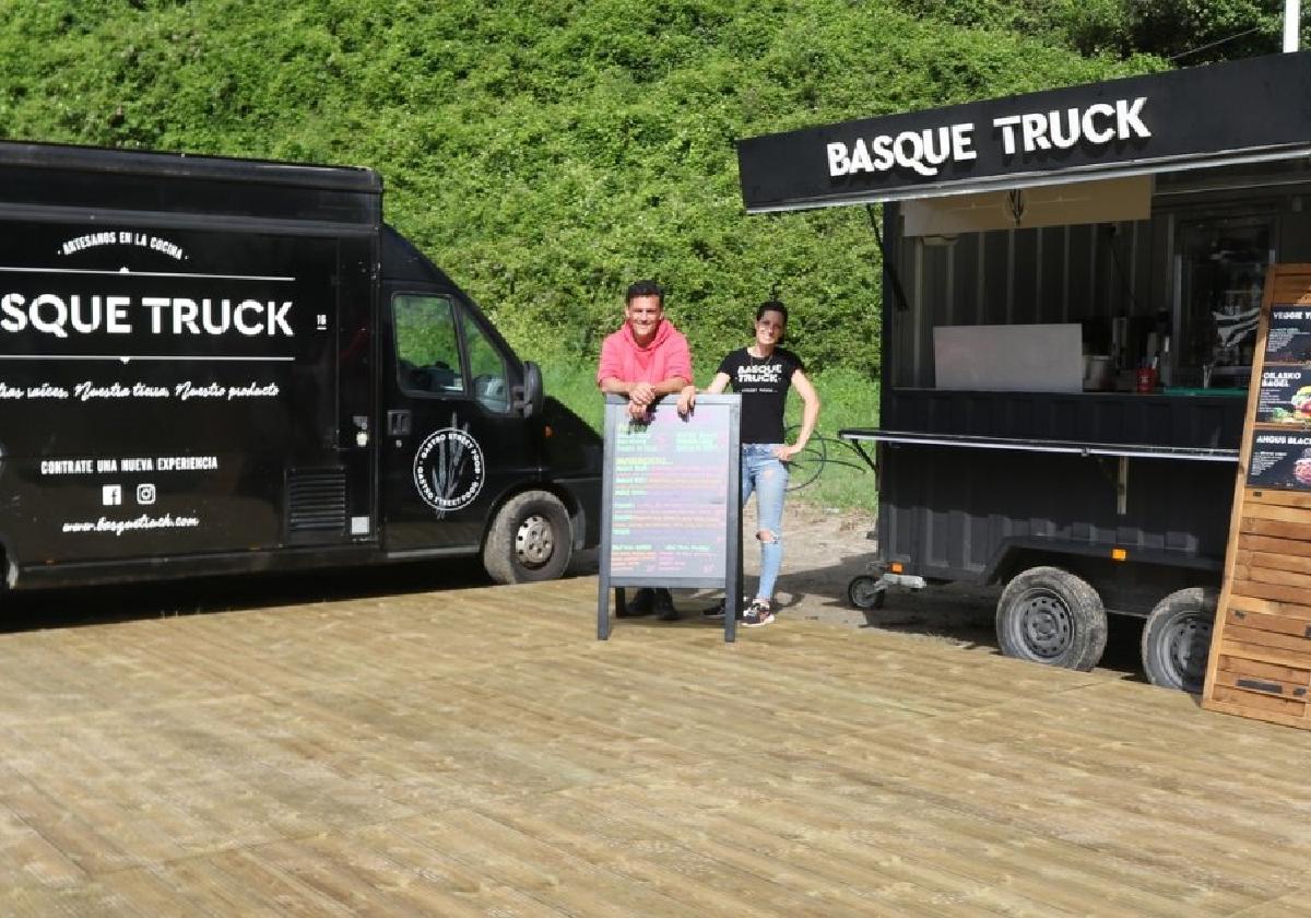 Una 'foodtruck' ya da servicio en la playa de Saturraran