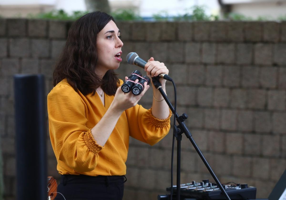 Geraldine, durante una actuación en la Plaza de los Fueros en Gasteiz.