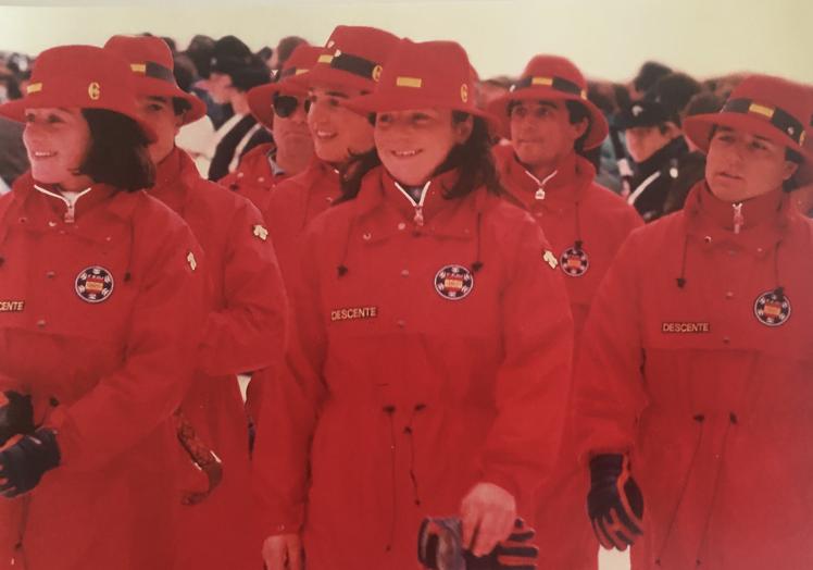 Blanca, Lola, Juan Manuel y Luis Fernández Ochoa en el desfile de los Juegos Olímpicos de Sarajevo, en 1984.