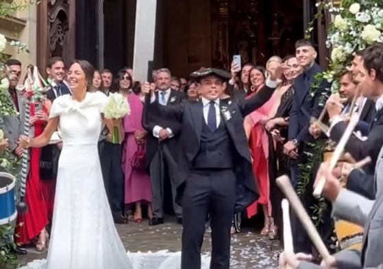 Ana hernando y Luca Sangalli, a su salida de la iglesia de Santa María.