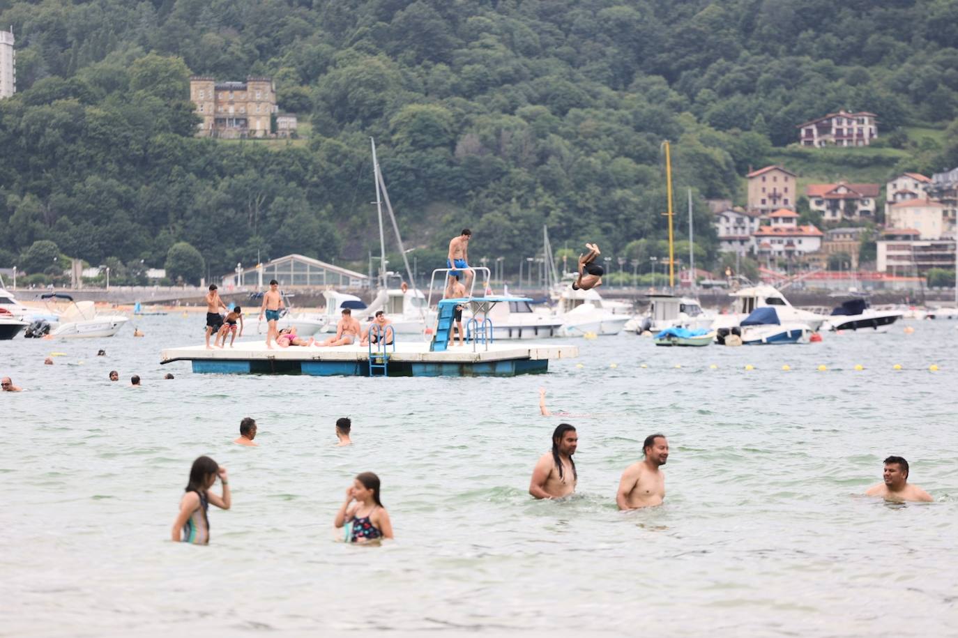 Las nubes y el calor protagonizan la jornada de hoy en Donostia