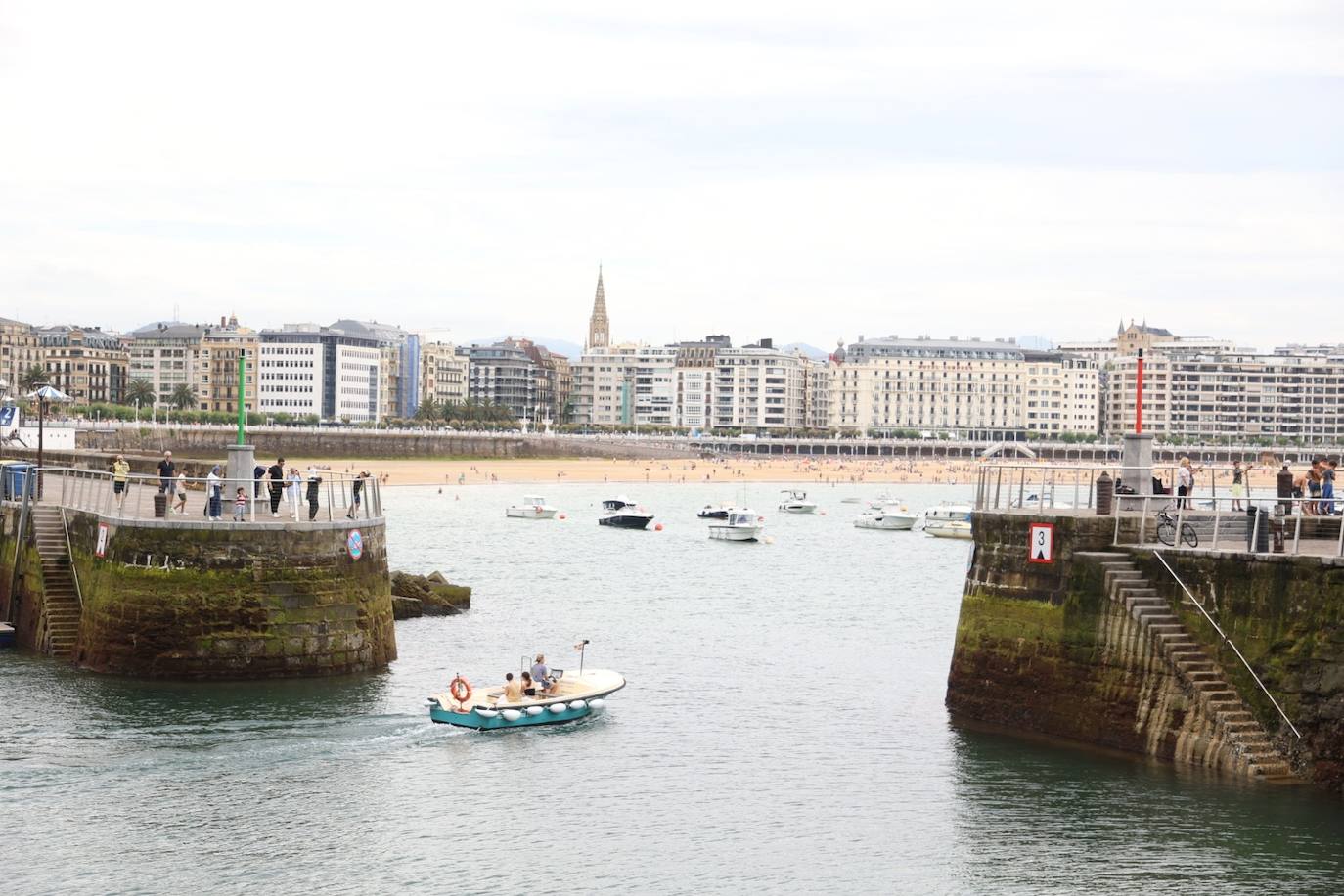 Las nubes y el calor protagonizan la jornada de hoy en Donostia