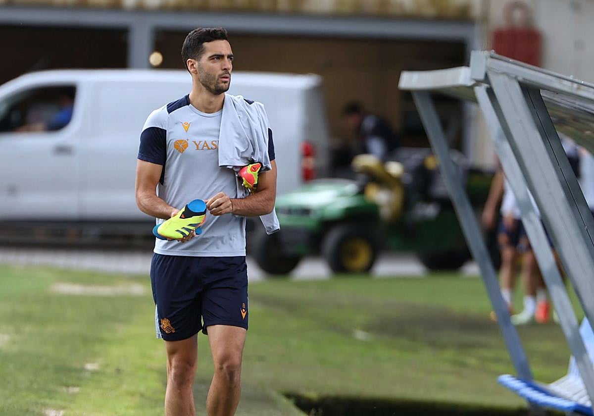 Mikel Merino durante un entrenamiento con la Real Sociedad.