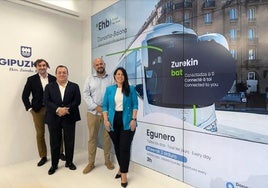 Presentación de la nueva línea de autobús entre San Sebastián y Baiona.