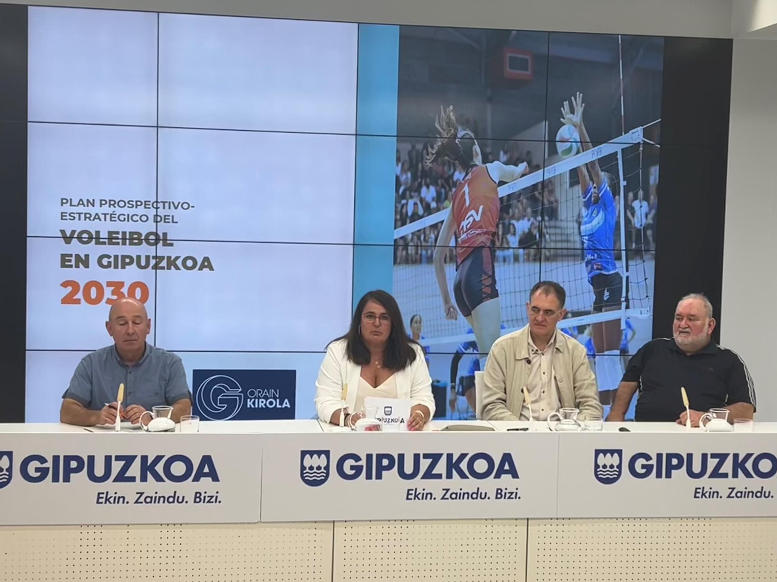 Eusebio Lizarazu, Marta Pastor, Iñaki Elzaurdi y Patxi Nájera en la presentación.