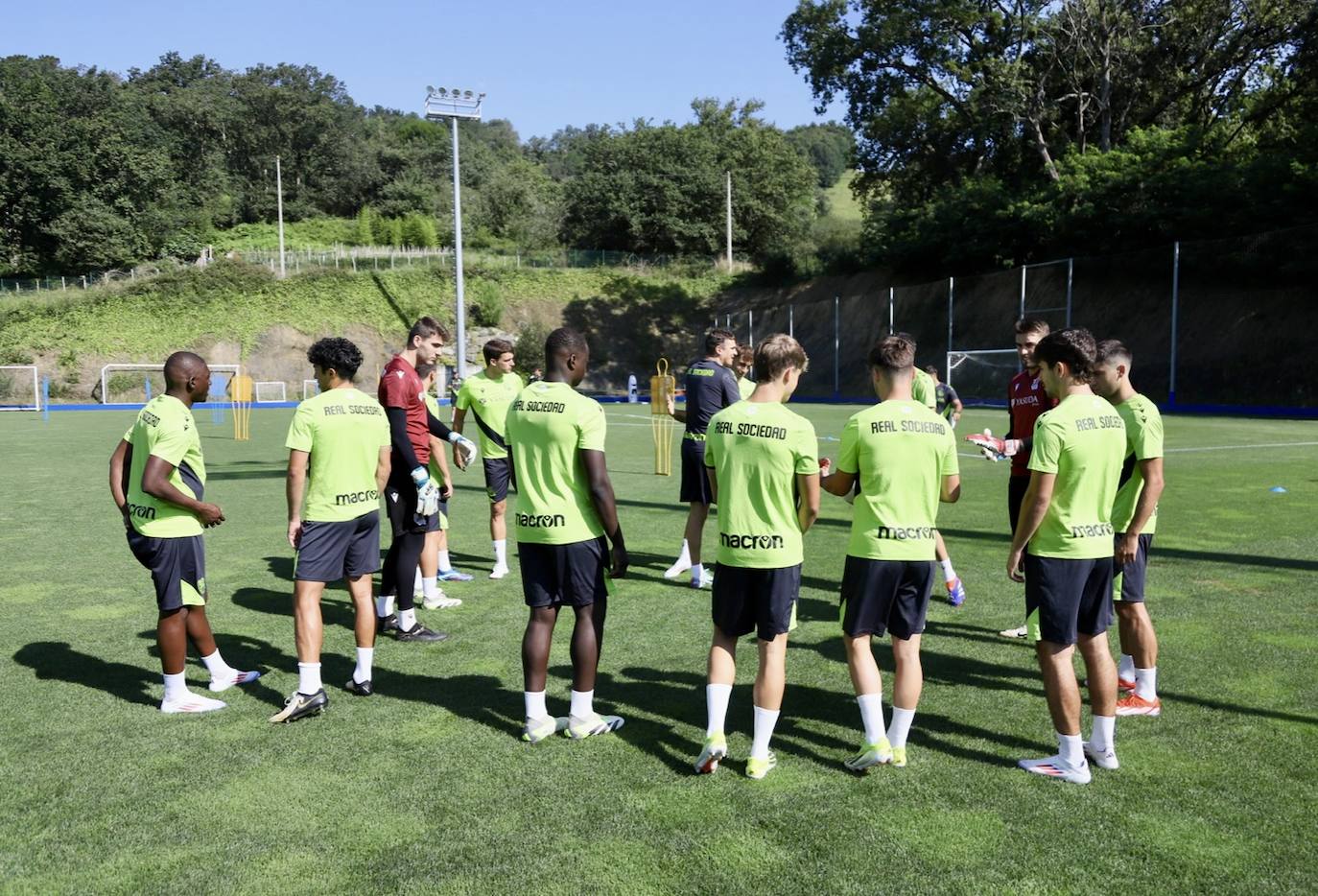 El equipo completa su primera jornada de trabajo