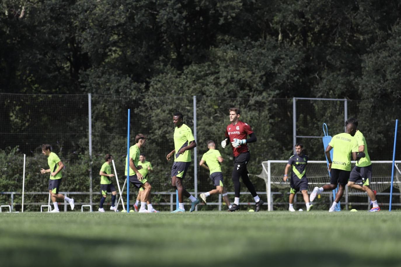 El equipo completa su primera jornada de trabajo