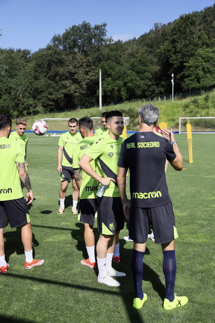 El equipo completa su primera jornada de trabajo