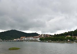 Las nubes avisan del cambio de tiempo en Orio.