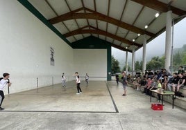 Una de las semifinales del torneo de pelota, en San Andrés.