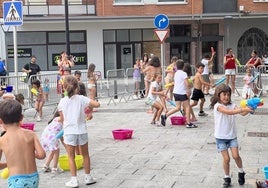 Los niños protagonizarán hoy la primera foto festiva.