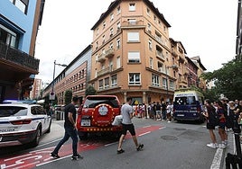 Muchos vecinos se han acercado hasta el lugar de los hechos.