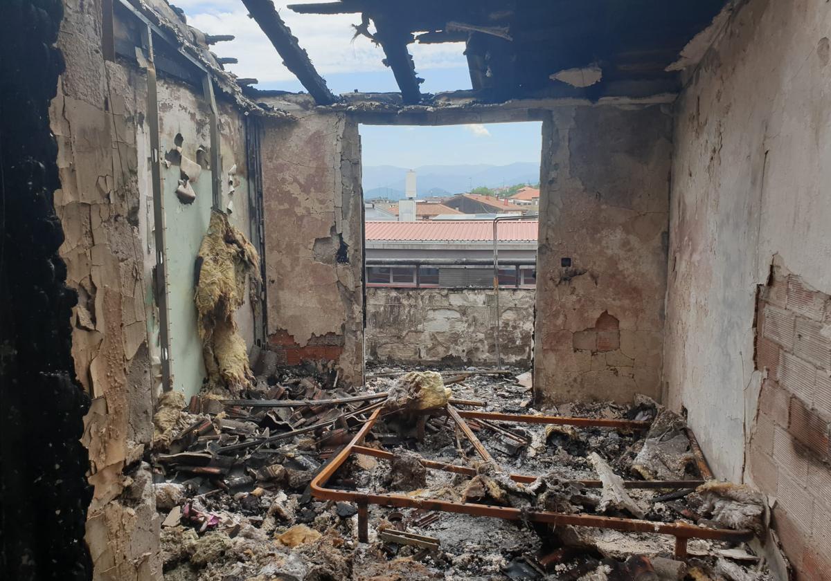 Estado en el que ha quedado la vivienda en la que se originó el incendio.