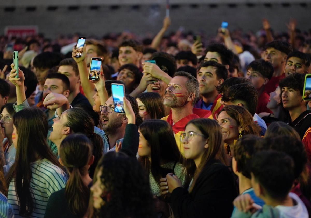 Las imágenes del ambiente para ver la final de la Eurocopa en Anoeta