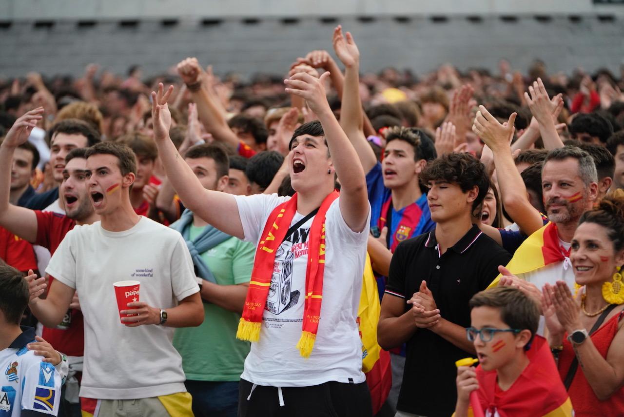 Las imágenes del ambiente para ver la final de la Eurocopa en Anoeta