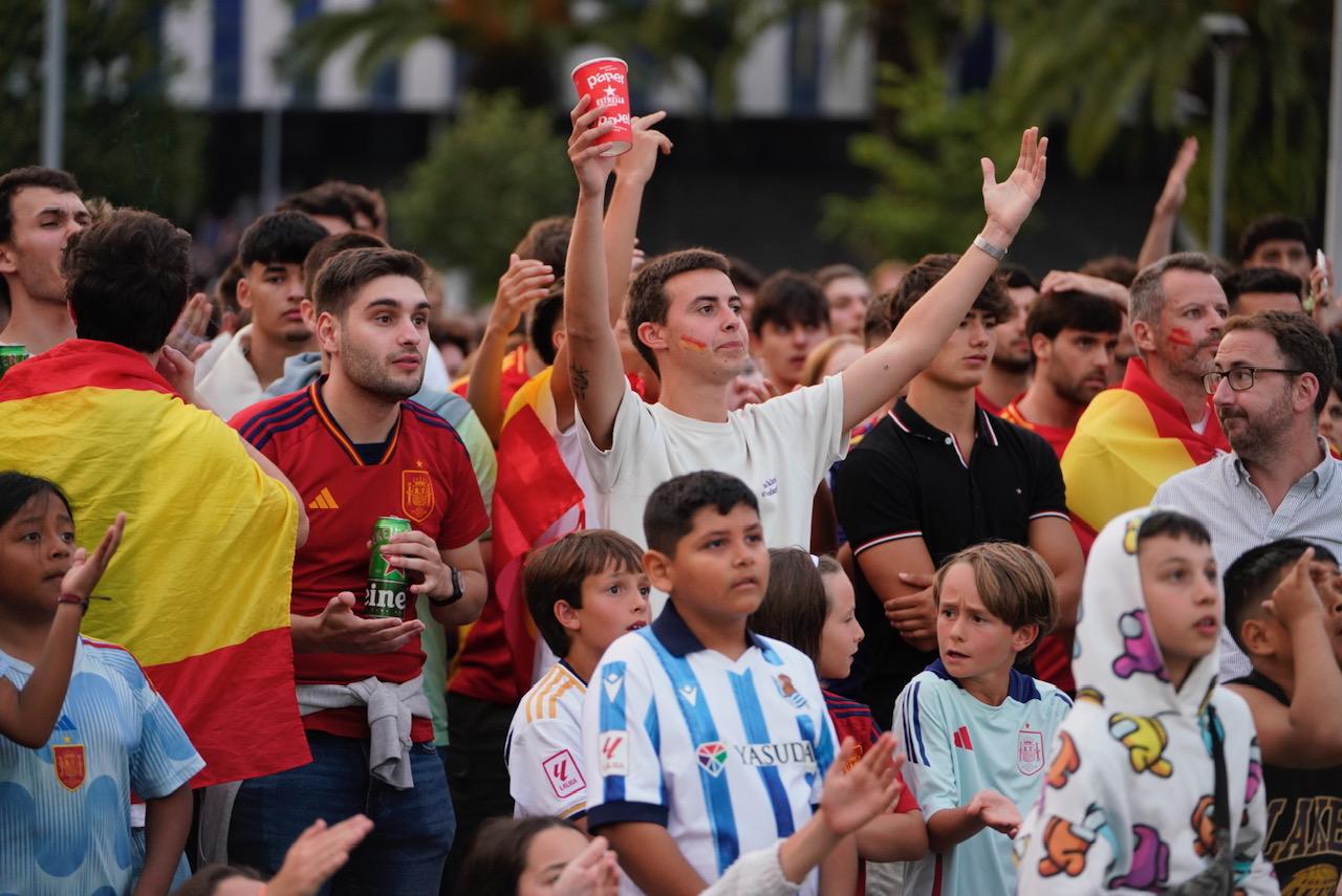 Las imágenes del ambiente para ver la final de la Eurocopa en Anoeta