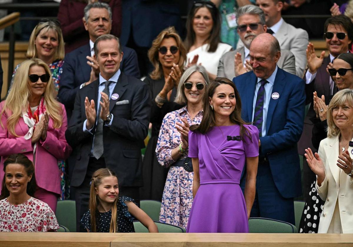 Imagen principal - Kate Middleton recibe una cerrada ovación en su reaparición en la final de Wimbledon