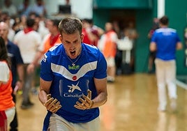 Mariezkurrena muestra su enfado tras el último tanto del partido.