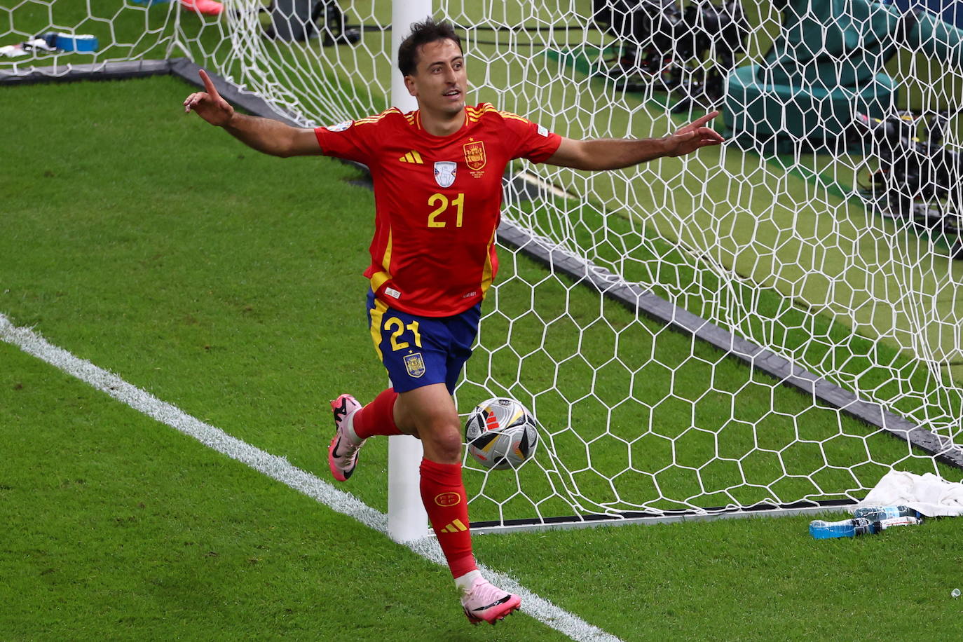 El histórico gol de Mikel Oyarzabal fotograma a fotograma